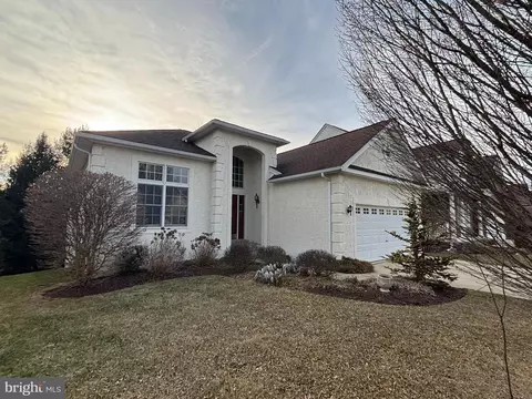 84 S Valentine Dr, Garnet Valley, PA 19060