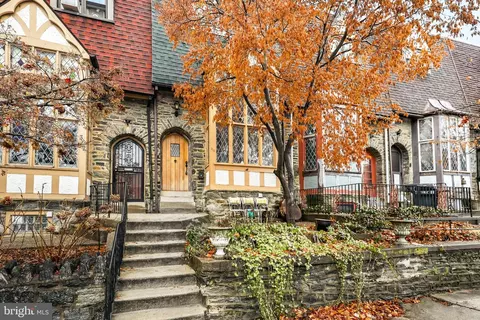 310 Richfield Rd, Darby, PA 19082