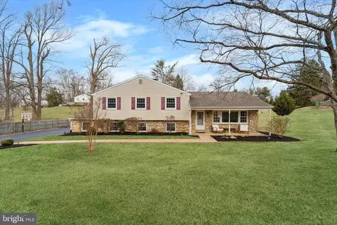 17 Glenview Rd, Glen Mills, PA 19342