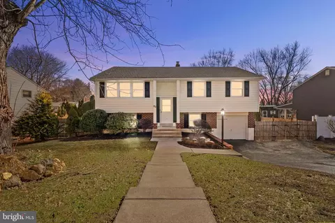 22 Williams Dr, Aston, PA 19014