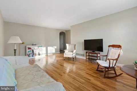 Living - 500 E Lancaster Ave # 119B, Wayne, PA 19087 photo 3 of 3