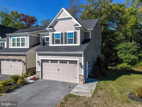 237 W Ponds Edge Dr, Media, PA 19063