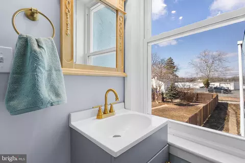 Bath - 3316 W 3rd St, Marcus Hook, PA 19061 photo 3 of 3