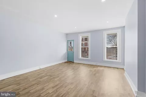 Living - 3316 W 3rd St, Marcus Hook, PA 19061 photo 3 of 4