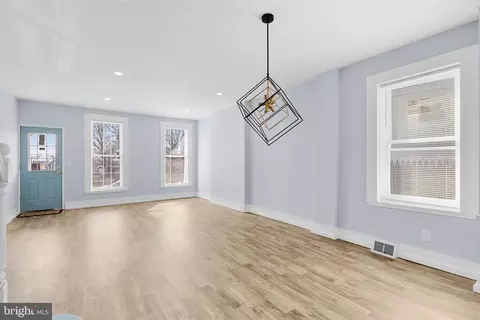 Living - 3316 W 3rd St, Marcus Hook, PA 19061 photo 2 of 4