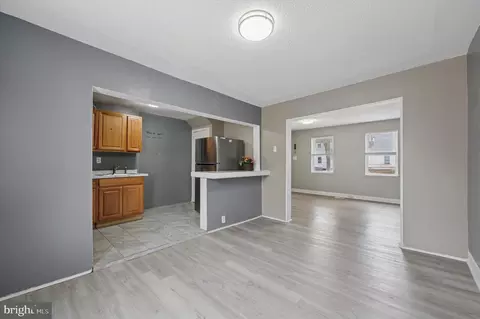 1137 Pine Ln, Chester, PA 19013