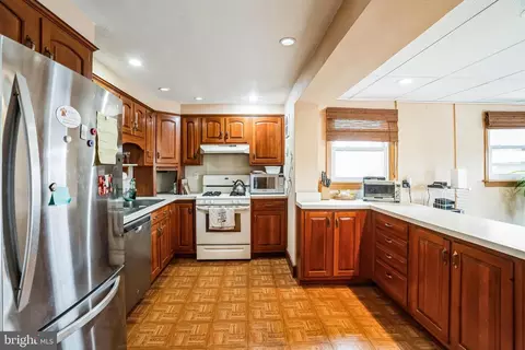 Kitchen - 255 Worrell Dr, Springfield, PA 19064 photo 2 of 3