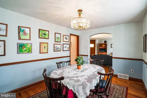 Dining - 255 Worrell Dr, Springfield, PA 19064 photo 2 of 2