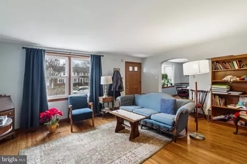 Living - 255 Worrell Dr, Springfield, PA 19064 photo 3 of 3