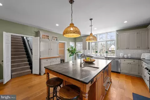 Kitchen - 407 Meadowbrook Ave, Wayne, PA 19087 photo 6 of 6