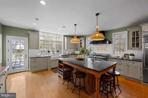Kitchen - 407 Meadowbrook Ave, Wayne, PA 19087 photo 2 of 6