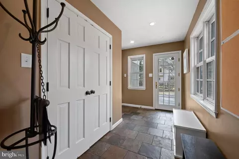 Entry Way - 407 Meadowbrook Ave, Wayne, PA 19087 photo 5 of 5