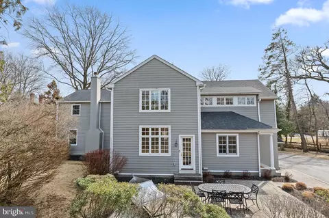 Exterior - 407 Meadowbrook Ave, Wayne, PA 19087 photo 5 of 9