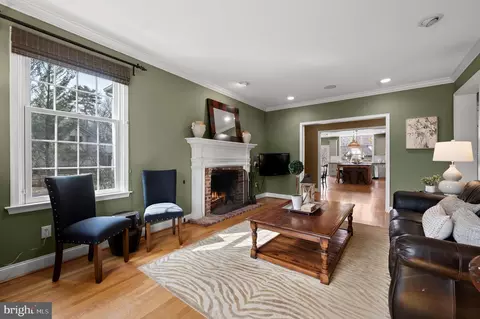 Living - 407 Meadowbrook Ave, Wayne, PA 19087 photo 3 of 3
