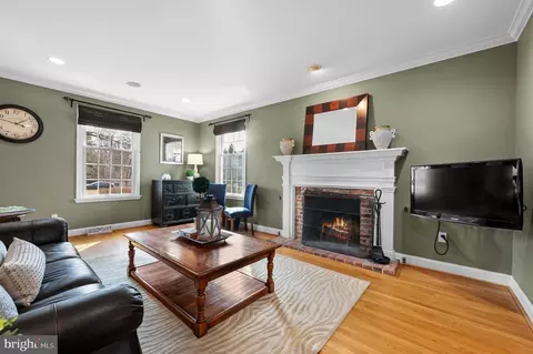 Living - 407 Meadowbrook Ave, Wayne, PA 19087 photo 2 of 3