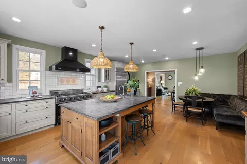 Kitchen - 407 Meadowbrook Ave, Wayne, PA 19087 photo 5 of 6