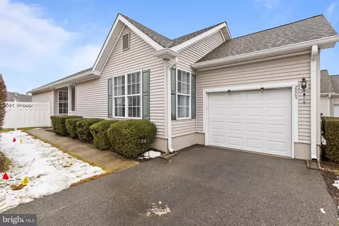 2005 Hunt Master Ln, Glen Mills, PA 19342