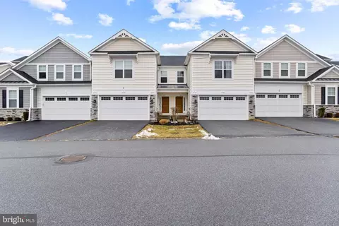52 Hunters Ln, Glen Mills, PA 19342
