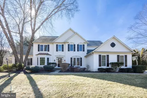 2 Smithfield Dr, Garnet Valley, PA 19060