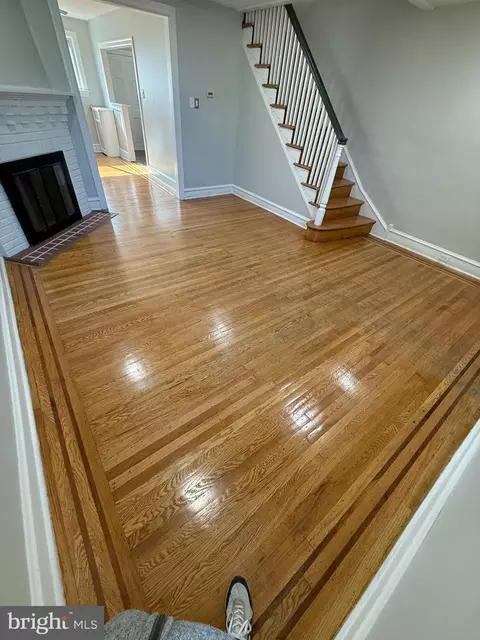 Living - 706 Copley Rd, Darby, PA 19082 photo 2 of 3
