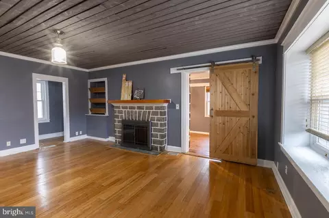 Living - 239 E Township Line Rd, Darby, PA 19082 photo 1 of 7