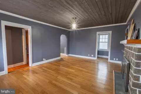Living - 239 E Township Line Rd, Darby, PA 19082 photo 6 of 7