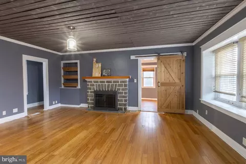 Living - 239 E Township Line Rd, Darby, PA 19082 photo 2 of 7
