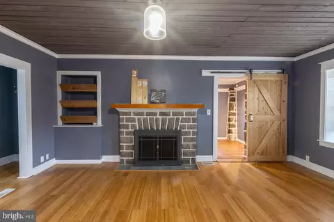 Living - 239 E Township Line Rd, Darby, PA 19082 photo 4 of 7