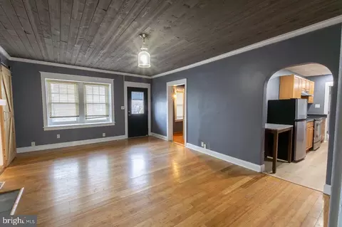 Living - 239 E Township Line Rd, Darby, PA 19082 photo 5 of 7