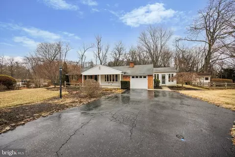 606 Bowers Ln, Wallingford, PA 19086