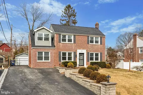 25 Edgewood Rd, Broomall, PA 19008