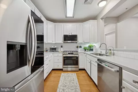 Kitchen - 523 Creekside Dr, Brookhaven, PA 19015 photo 2 of 2