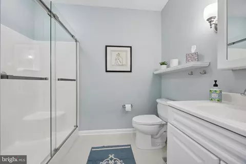 Bath - 523 Creekside Dr, Brookhaven, PA 19015 photo 1 of 4