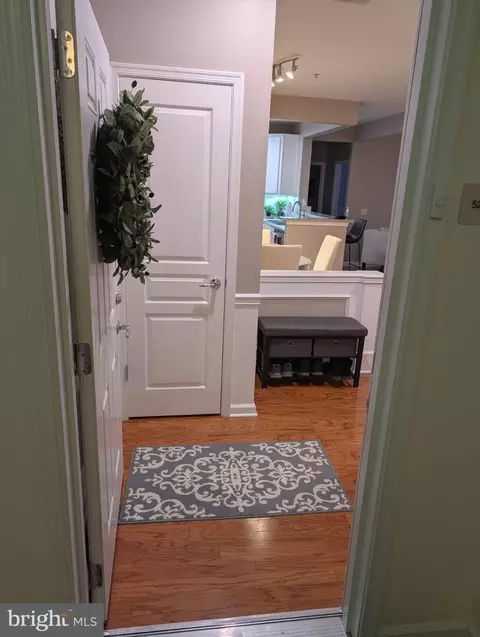 Entry Way - 523 Creekside Dr, Brookhaven, PA 19015 photo 2 of 4