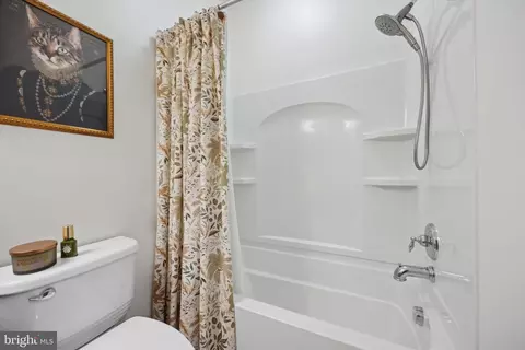 Bath - 523 Creekside Dr, Brookhaven, PA 19015 photo 4 of 4