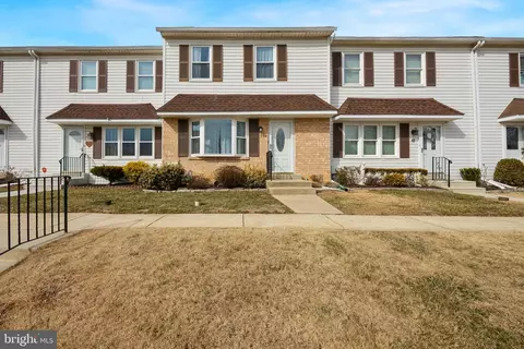 934 Greenhouse Dr, Secane, PA 19018