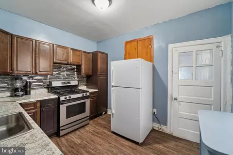 Entry Way - 54 Golf Rd, Darby, PA 19023 photo 6 of 7