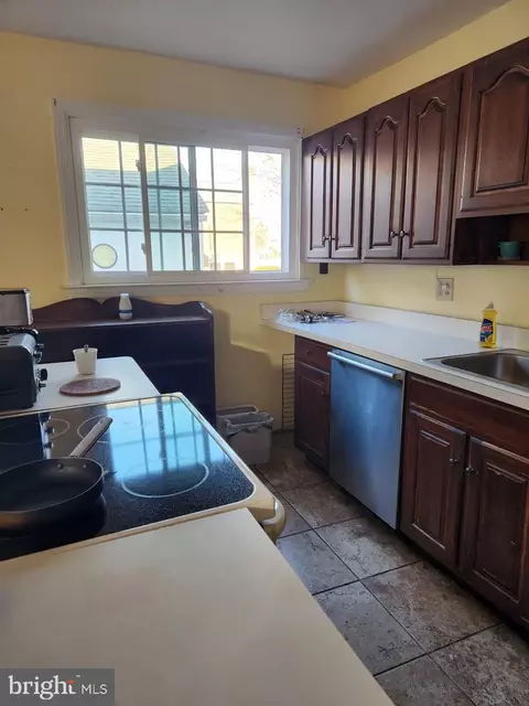 Kitchen - 129 Eagle Rd, Springfield, PA 19064 photo 3 of 5