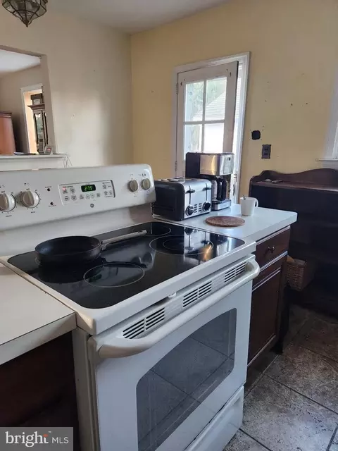 Kitchen - 129 Eagle Rd, Springfield, PA 19064 photo 2 of 5