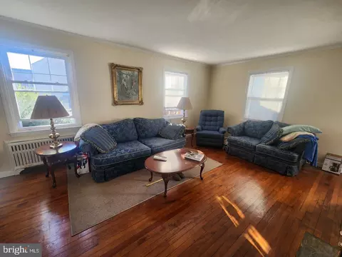 Living - 129 Eagle Rd, Springfield, PA 19064 photo 1 of 2