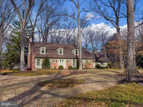 34 Ridgewood Rd, Wayne, PA 19087