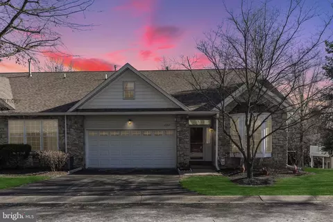 1559 Country Club Dr, Springfield, PA 19064