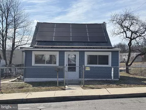 940 Chestnut St, Trainer, PA 19061