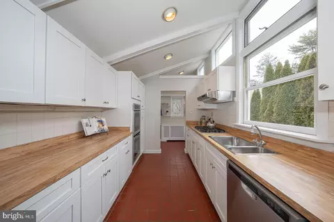 547 Saint Davids Ave, Wayne, PA 19087 photo 9