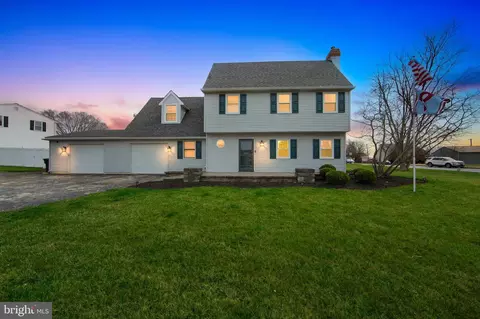 5 Joann Dr, Aston, PA 19014