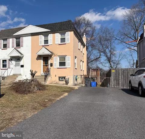 242 Crum Creek Dr, Woodlyn, PA 19094