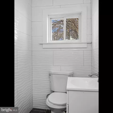 Bath - 246 Powell Rd, Springfield, PA 19064 photo 1 of 2
