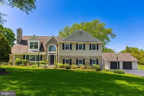 2056 Pony Trail Dr, Newtown Square, PA 19073