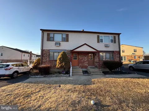 10-12 Aston Ct, Aston, PA 19014