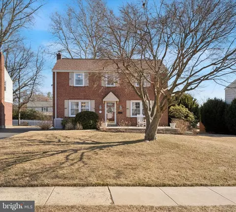 205 Pine Ridge Rd, Havertown, PA 19083